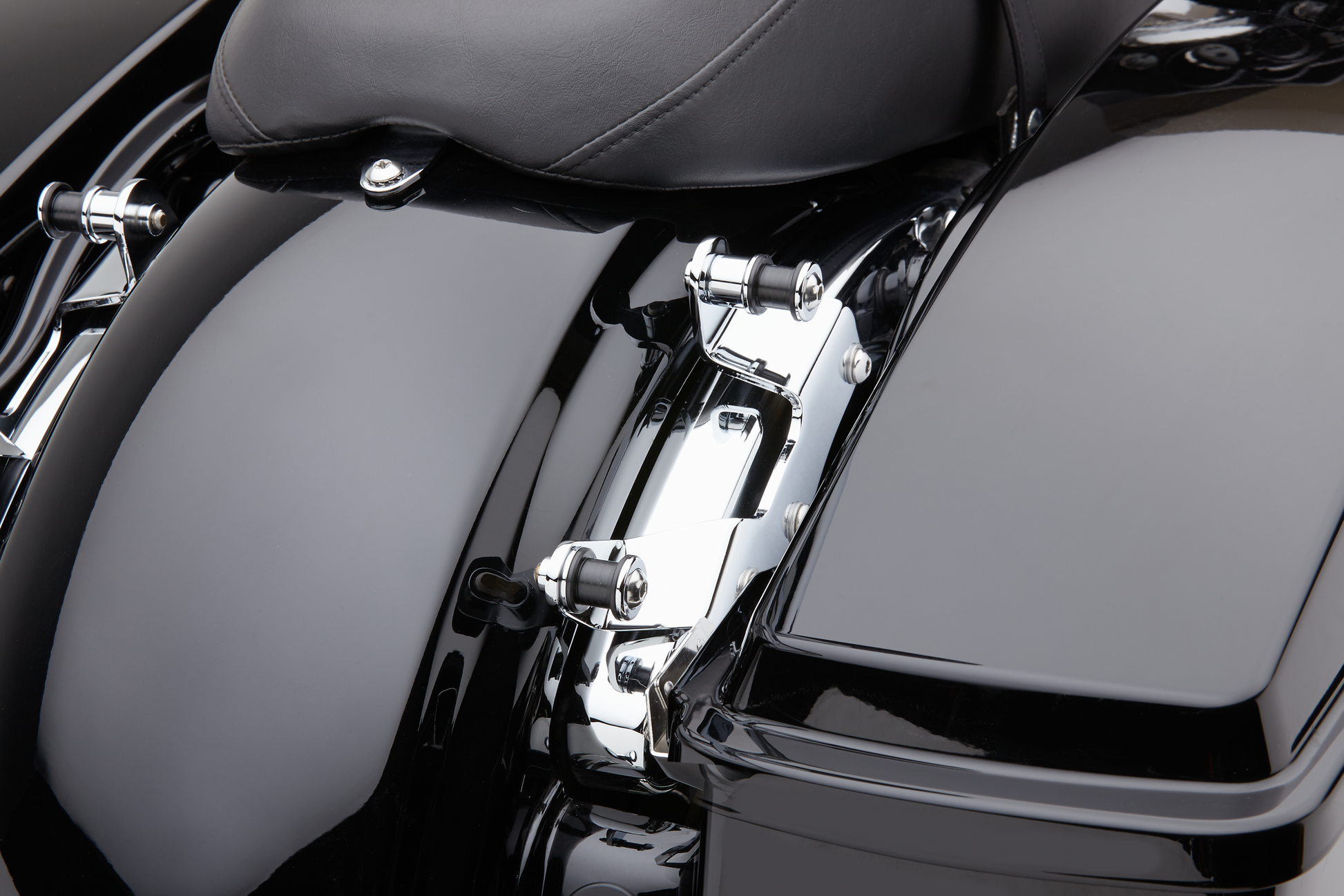 Backrest Mounting Kit Black Flh/Flt 09 13